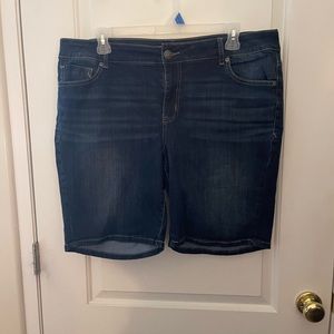 Women’s plus size Bermuda shorts
